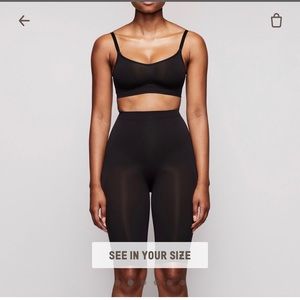 SCULPTING SHORT ABOVE THE KNEE